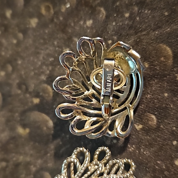 Vintage Signed Crown Trifari Earrings Gold Tone Twisted Rope Design Silver W OS - Picture 3 of 3